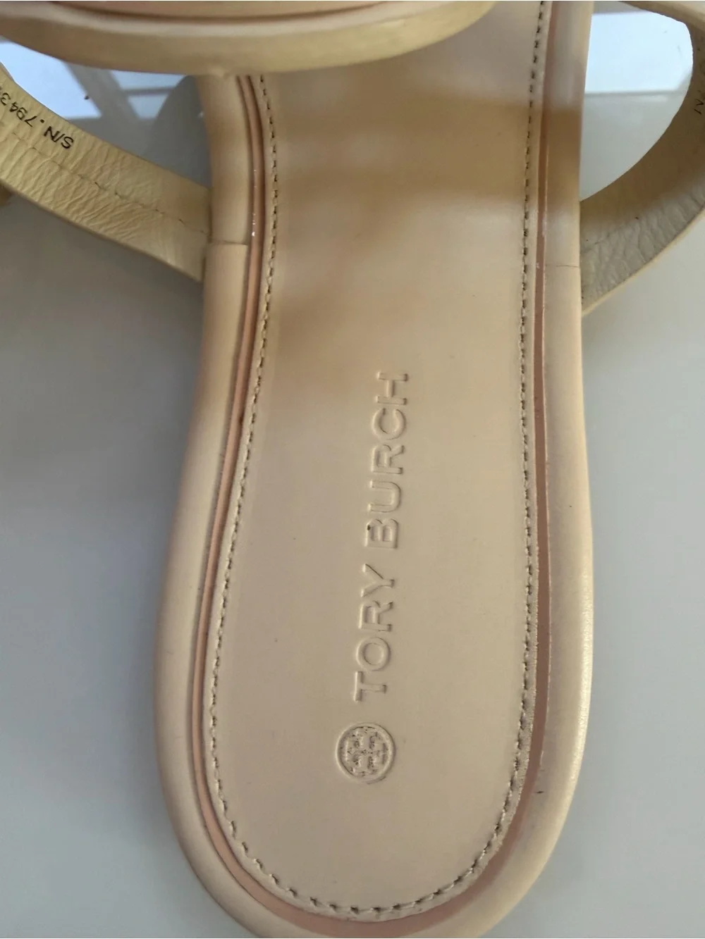 NWOT Tory Burch Miller Leather Logo Thong Sandals in Nude Pink